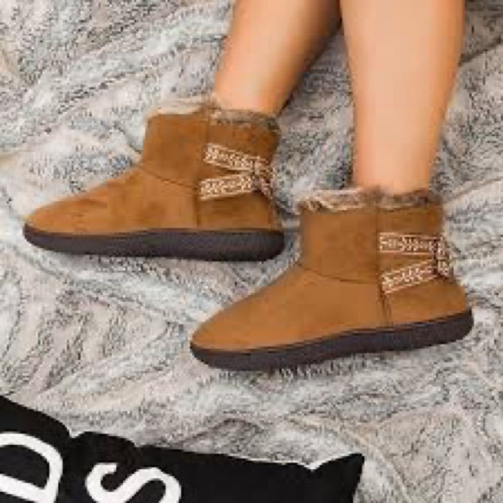 Isotoner Cozy Brown Nelly Microsuede Faux Fur Ankle Boots Slippers size 7.5 - 8